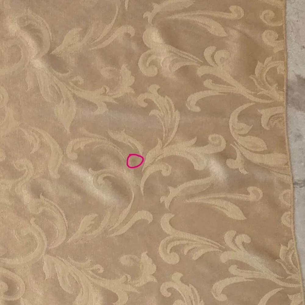 Table Linens - 16 Placemats & 2 Matching Tablecloths 58